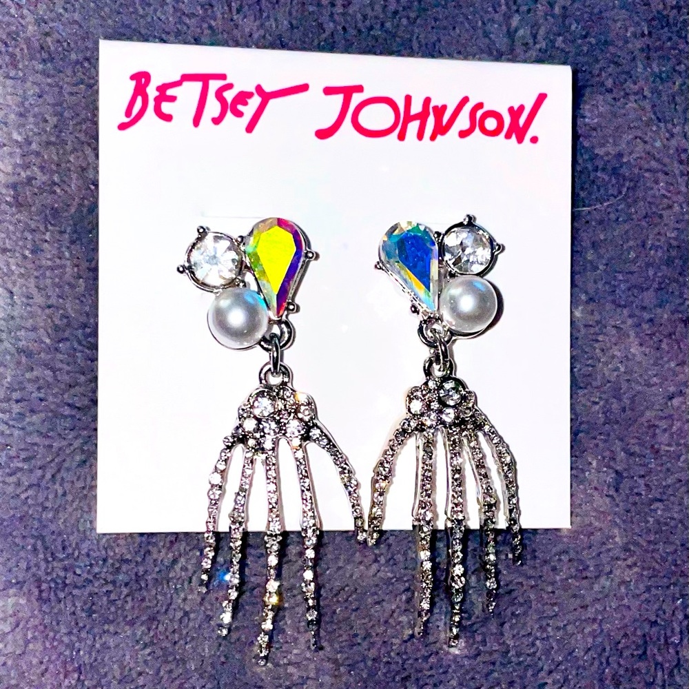 🎃 Betsey 🎃 Halloween ☠️ Skeleton ☠️ Skull ☠️ Hand ✋ Earrings 👻